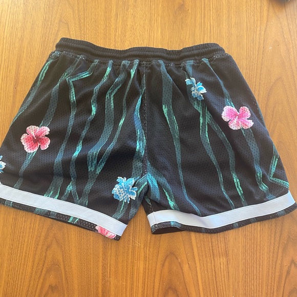 Overtime Flower ‘Paradise’ Shorts - Picture 2 of 3